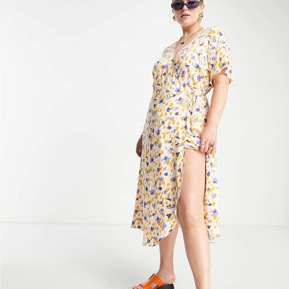 Vila Curve Midi wrap dress with fluted sleeves in abstract print, US 18